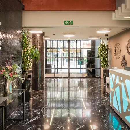 Arya Stadium Hotel-3